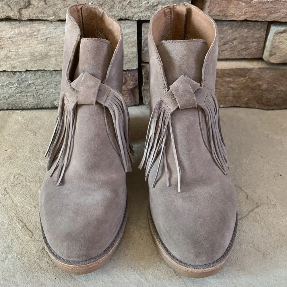 UGG sz 9 taupe heeled booties with front fringe and rubber heel